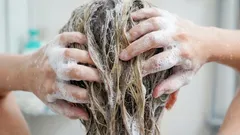 Duas gotas ao lavar o cabelo – e o seu cabelo cresce incrivelmente rápido: o segredo das nossas avós é revelado.